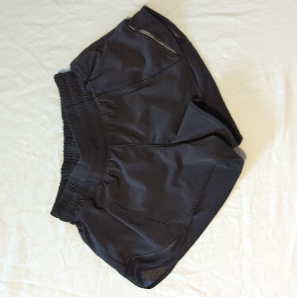 Lululemon Hotty shorts 2.5"